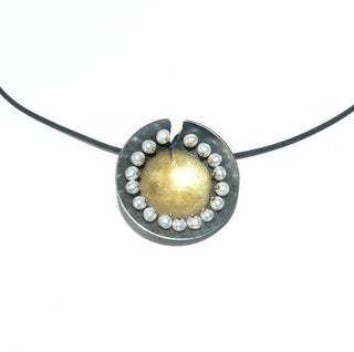 Handarbeit, Einzelstück, Unikat-Anhänger aus 925 Silber oxidiert + 999 Gold (Feingold), Handarbeit in Keum Boo Technik, die Perlen sind mit 750-er Gold Stiften beweglich befestigt (Versand ohne Kette)-	Handgefertigtes Unikat! Nur im Onlineshop von Juwelier & Goldschmiede Danilo!