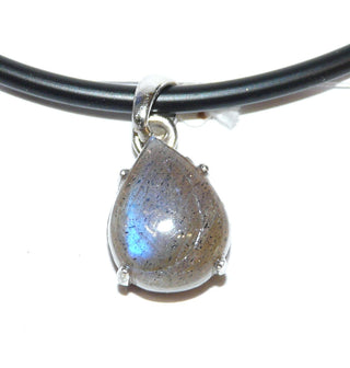 Handgefertigtes Einzelstück, Anhänger aus 925 Silber, Gesamtmaße ca. 18 mm x 9 mm inklusive Schlaufe, ein herrlich blauschimmernder Labradorit-Cabochon in Tropfenform mit schöner Maserung, sicher eingefaßt in einem 4-Krapper-Chaton (Lieferung erfolgt ohne Kette) --	Handgefertigtes Unikat! Nur im Danilo Gold Online Shop!