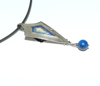 handgefertigtes Einzelstück, Unikat-Anhänger "Raute" aus 925 Silber mit blauem + weißen Emaille + einer pendelnden königsblauen Lapislazuli-Kugel, verdeckte Öse zum Durchfädeln und einer Runddraht-Belötung -	Handgefertigtes Unikat! Nur im Onlineshop von Juwelier & Goldschmiede Danilo!