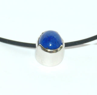 Handgearbeitetes Einzelstück, Unikat-Anhänger aus 925 Silber mit einem ovalen Lapislazuli-Cabochon, poliert + zum Durchfädeln (Lieferung erfolgt ohne Kette) -	Handgefertigtes Unikat! Nur im Onlineshop von Juwelier & Goldschmiede Danilo!