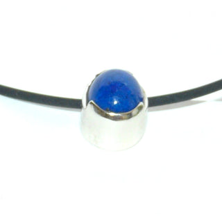 Handgearbeitetes Einzelstück, Unikat-Anhänger aus 925 Silber mit einem ovalen Lapislazuli-Cabochon, poliert + zum Durchfädeln - Handgefertigtes Unikat! Nur im Onlineshop von Juwelier & Goldschmiede Danilo!