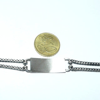 Handgefertigtes Einzelstück, Unikat-Armband, auch als Herrenarmband geeignet, Identitätsarmband mit möglicher Gravurplatte aus 925 Silber, in den Tiefen geschwärzt + zwei aufgelöteten 750 Gold-Dreiecke, 2-reihige Fuchsschwanz-Kette, mattiert, mit einer Gesamtlänge von 20 cm, Karabiner-Verschluß. -	Handgefertigtes Unikat! Nur im Onlineshop von Juwelier & Goldschmiede Danilo!