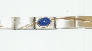 Einzelstück, Unikat-Glieder-Armband aus 925 Silber mit 2 ovalen Lapislazuli-Cabochons, seidenmatte rechteckige Glieder mit Stiftbewegung + bogenförmigen Belötungen mit polierten750 Goldstreifchen, Kastenschloß, Länge 17,5 cm -	Unikatschmuck nur erhältlich im Onlineshop von Juwelier & Goldschmiede Danilo! 