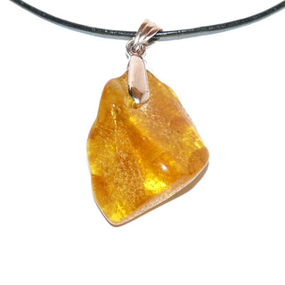 Einzelstück, Unikat Bernsteinanhänger aus deutschem, opaken, natürlichen, orange-gelben Ostsee-Bernstein, ein großer eckiger Tropfen mit kupferfarbener Metallschlaufe - Goldschmiede Danilo