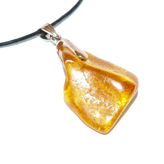 Einzelstück, Unikat Bernsteinanhänger aus deutschem, opaken, natürlichen, orange-gelben Ostsee-Bernstein, ein großer eckiger Tropfen mit kupferfarbener Metallschlaufe - Goldschmiede Danilo