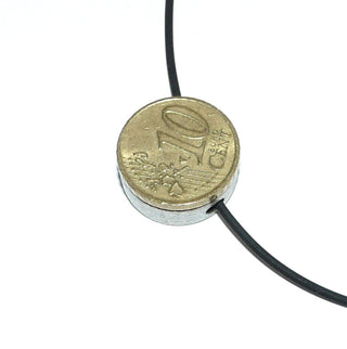 handgefertigtes Einzelstück, Buttonanhänger aus massiv 925 Silber eismatt & seidenmatt, in den Tiefen geschwärzt, durchbohrt für Kette, Leder oder Kautschuk, Durchmesser 20 mm - Goldschmiede Danilo