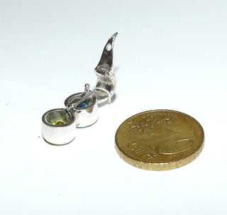 Einzelstück, Handarbeit, Clip-Anhänger aus 925 Silber mit je einem runden Blautopas + Olivin, welcher abschraubbar ist. Sicher gefaßt in je einer geschlossenen Zargenfassung. Die Clipöse zum Öffnen ermöglicht das Einhängen nicht nur in Ketten, Kautschuk- oder Lederbänder, sondern auch in Perlen- und Edelsteinketten (Lieferung erfolgt ohne Kette) -	Handarbeiten online bestellen bei Juwelier & Goldschmiede Danilo!