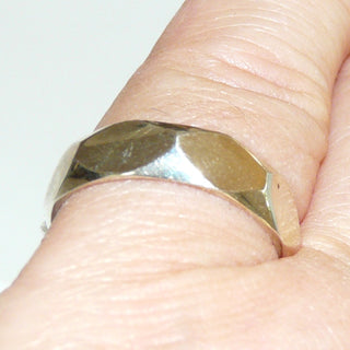 Handgefertigtes Einzelstück, Trauring, Ehering, Partnerring aus 925 Silber, gleichlaufender polierter Facettenring, Ringweite 58 - Goldschmiede Danilo