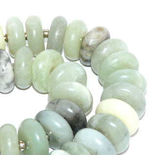 milchiges Einzelstück, Edelsteinkette aus hellgrün-graugrüner Qingbai-Jade, Jadekette, Scheiben Durchmesser 18mm, Magnet-Verschluß Metall, Länge 54cm, flexibel aufgefädelt auf Stahlseide - Goldschmiede Danilo