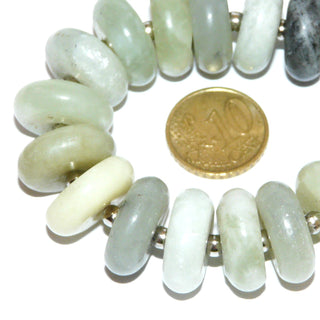 milchiges Einzelstück, Edelsteinkette aus hellgrün-graugrüner Qingbai-Jade, Jadekette, Scheiben Durchmesser 18mm, Magnet-Verschluß Metall, Länge 54cm, flexibel aufgefädelt auf Stahlseide - Goldschmiede Danilo