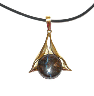 eindrucksvolles Einzelstück, relativ großer Unikat-Opal-Anhänger "Tropfen-Tulpe blauer Fluß" aus 333 Gold mit einem runden, australischen Matrix-Opal, mit schöner blauer Maserung im braunen Muttergestein -	Unikate und Pretiosen nur erhältlich im Onlineshop der Goldschmiede Danilo!