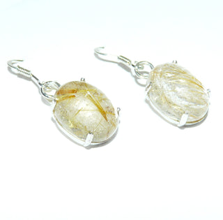 Einzelstücke, Unikat-Ohrhänger "Heugarbe" aus 925 Silber mit je einem ovalen Bergkristall-Cabochon mit Einschlüssen aus goldenen Rutilnadeln, sicher gehalten in 4-Krapper-Chatons, Fischerhaken -	Unikate und Pretiosen nur erhältlich im Onlineshop der Goldschmiede Danilo!