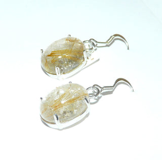 Einzelstücke, Unikat-Ohrhänger "Heugarbe" aus 925 Silber mit je einem ovalen Bergkristall-Cabochon mit Einschlüssen aus goldenen Rutilnadeln, sicher gehalten in 4-Krapper-Chatons, Fischerhaken -	Unikate und Pretiosen nur erhältlich im Onlineshop der Goldschmiede Danilo!
