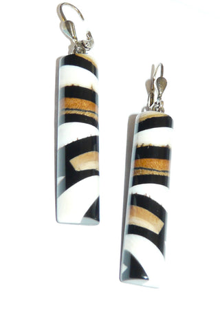 Einzelstücke, Unikat-Ohrhänger aus 925 Silber mit je einem ca. 4 cm langen x 4 mm breiten Stab, aus verschiedenen Mammut-Elfenbein-Teilen, verbunden mit schwarzem Acryl auf Holz -	Handgefertigtes Unikat! Nur im Danilo Gold Online Shop!