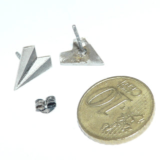 Einzelstücke, Unikat-Ohrstecker "Gefaltet" aus 925 Silber, Diamantmatt, in weiß + geschwärzt, mit 3D-Effekt, dreieckige Form. -	Handgefertigtes Unikat! Nur im Onlineshop von Juwelier & Goldschmiede Danilo!
