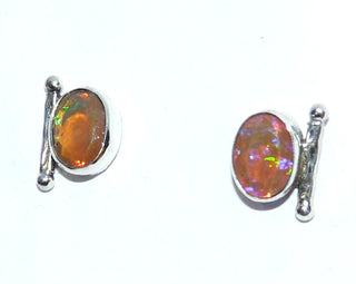 Einzelstücke, Handarbeit, Ohrstecker aus 925 Silber mit herrlich schillernden, ovalen äthiopischen Welo-Opal, Farbe "Feueropal" dunkles Orangen mit violetten und grünen Facetten, 11,8 mm x 8,5 mm - Handarbeiten online bestellen bei Juwelier & Goldschmiede Danilo!