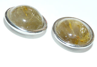 Handgefertigte Einzelstücke, Unikat-Ohrstecker aus 925 Silber mit je einem runden Rutil-Quarz-Cabochons, in aufgetieften Silberschalen, golden schimmernde Rutilnadeln, guter Sitz am Ohr durch große Ohrmuttern, paßt zu Ri 0027 -	Handgefertigtes Unikat! Nur im Onlineshop von Juwelier & Goldschmiede Danilo!