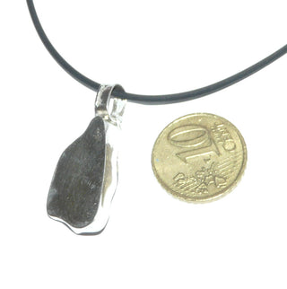 handgearbeitetes Einzelstück, Unikat Opal-Anhänger "Gebirge" aus 925 Silber mit einem asymmetrischen, blau-grün-rot schillernden äthiopischer Welo-Opal, naturgewachsen mit Matrix, in polierter Fassung. (Lieferung erfolgt ohne Kette) -	Handgefertigtes Unikat! Nur im Onlineshop von Juwelier & Goldschmiede Danilo!