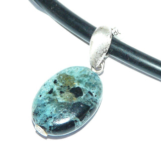 Einzelstück, Unikat Opal-Anhänger aus 925 Silber mit einem eher selten verarbeiteten, türkisen, afrikanischen Opal mit schöner kontrastreicher Maserung, flaches Oval, Silber seidenmatt. (Lieferung erfolgt ohne Kette) -	Unikatschmuck nur erhältlich im Onlineshop von Juwelier & Goldschmiede Danilo! 