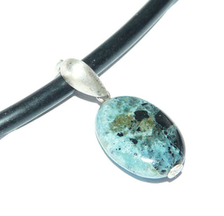 Einzelstück, Unikat Opal-Anhänger aus 925 Silber mit einem eher selten verarbeiteten, türkisen, afrikanischen Opal mit schöner kontrastreicher Maserung, flaches Oval, Silber seidenmatt. (Lieferung erfolgt ohne Kette) -	Unikatschmuck nur erhältlich im Onlineshop von Juwelier & Goldschmiede Danilo! 