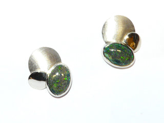 Handgearbeitete Einzelstücke, Unikat Opal-Ohrstecker aus 925 Silber mit je einem grünen australischen Matrix-Opal als ovaler Cabochon geschliffen+ je zwei Kreis-Elementen in matt + poliert, paßt zu Anhänger An 0161 + Ring Opal 0128 -	Unikatschmuck nur erhältlich im Onlineshop von Juwelier & Goldschmiede Danilo! 