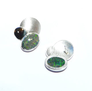 Handgearbeitete Einzelstücke, Unikat Opal-Ohrstecker aus 925 Silber mit je einem grünen australischen Matrix-Opal als ovaler Cabochon geschliffen+ je zwei Kreis-Elementen in matt + poliert, paßt zu Anhänger An 0161 + Ring Opal 0128 -	Unikatschmuck nur erhältlich im Onlineshop von Juwelier & Goldschmiede Danilo! 