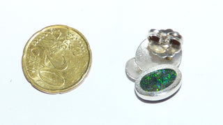 Handgearbeitete Einzelstücke, Unikat Opal-Ohrstecker aus 925 Silber mit je einem grünen australischen Matrix-Opal als ovaler Cabochon geschliffen+ je zwei Kreis-Elementen in matt + poliert, paßt zu Anhänger An 0161 + Ring Opal 0128 -	Unikatschmuck nur erhältlich im Onlineshop von Juwelier & Goldschmiede Danilo! 