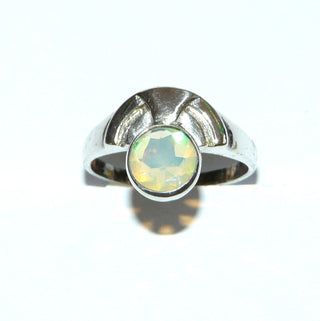 handgearbeitetes Einzelstück, Unikat Opal-Ring "Egypt" aus 925 Silber mit einem violett-orange-grün schillernden äthiopischen facettierten Welo-Jelly-Opal mit Mondstein-Charme, Ringweite 59 -	Handgefertigtes Unikat! Nur im Onlineshop von Juwelier & Goldschmiede Danilo!