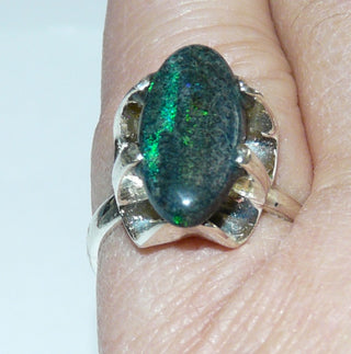 Einzelstück, Unikat Opal-Ring aus 925 Silber mit einem blau-grünen, lang-ovalen, australischen Matrix-Opal, asymmetrische Krappen-Bogenfassung aus Mexico, schmale Ringschiene, Ringweite 53 -	Unikatschmuck nur erhältlich im Onlineshop von Juwelier & Goldschmiede Danilo! 