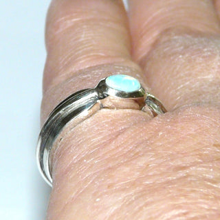 Handgefertigtes Einzelstück, Unikat Opal-Ring aus 925 Silber mit einem grün-blauen, fast türkis schillernden, ovalen, äthiopischen Jelly-Opal, polierte massive Ringschiene, Ringweite 54,5. - Unikatschmuck nur erhältlich im Onlineshop von Juwelier & Goldschmiede Danilo! 
