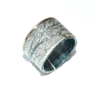 Handarbeit, Einzelstück, Ring in 925 Silber in den Tiefen geschwärzt  + 585 Gelbgold Runddraht, gewalzte "Farnstruktur", Breite ca. 13 mm, Ringweite 52 - Unikate und Pretiosen nur erhältlich im Onlineshop der Goldschmiede Danilo!