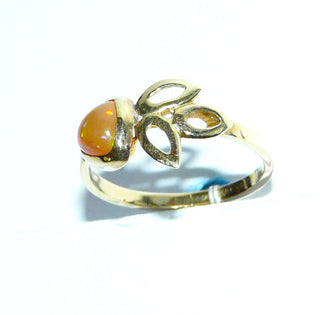 Handgefertigtes Einzelstück, Unikat-Ring "Blattwerk" aus 585 Gold mit einem orangefarbenen, schillernden äthiopischen Feuer-Opal / Welo-Opal mit grünen Funken als Triangel-Cabochon, Ringweite 54,5 - Handarbeiten online bestellen bei Juwelier & Goldschmiede Danilo!