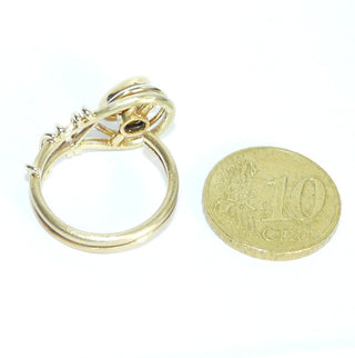 Handgefertigtes Einzelstück, Unikat-Ring "Gewickelt" aus 585 Gold mit einem australischen, grün-orange schillernden Feuer-Opal + einem Peridot-Cabochon, zwei steine in einer Wechsel-Zarge mit Bajonett-Verschluß zum Austauschen, matt + poliert, oben offen, daher ein wenig flexibel in der Weite, Ringweite 52,5 -	Handarbeiten online bestellen bei Juwelier & Goldschmiede Danilo!