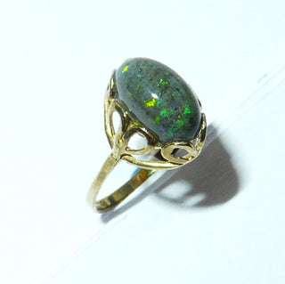 Einzelstück, Unikat-Ring aus 333 Gold mit einem grün-gelb schillernden, ovalen australischen Matrix-Opal, Ringweite 53 -	Unikatschmuck nur erhältlich im Onlineshop von Juwelier & Goldschmiede Danilo! 