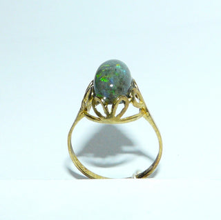 Einzelstück, Unikat-Ring aus 333 Gold mit einem grün-gelb schillernden, ovalen australischen Matrix-Opal, Ringweite 53 -	Unikatschmuck nur erhältlich im Onlineshop von Juwelier & Goldschmiede Danilo! 
