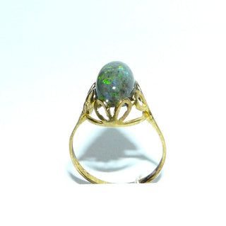 Einzelstück, Unikat-Ring aus 333 Gold mit einem grün-gelb schillernden, ovalen australischen Matrix-Opal, seitliche Durchbrüche in der Fassung in Blattform, Ringweite 53 -	Unikatschmuck nur erhältlich im Onlineshop von Juwelier & Goldschmiede Danilo! 