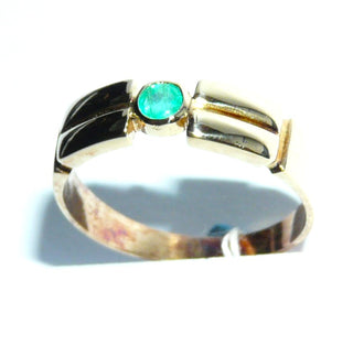 Handgearbeitetes Einzelstück, Unikat-Ring aus 750 Gelbgold mit einem runden facettierten Smaragd von 0,13 Karat, sicher in einer Zargenfassung eingefaßt, Ringweite 52,5 -	Handgefertigtes Unikat! Nur im Danilo Gold Online Shop!