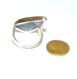 Handgefertigtes Einzelstück, Unikat-Ring aus 925 Silber mit einem zart violett-schwarzen, leicht schillernden Charoit-Dreieck, poliert mit u-förmiger Steigbügel-Schiene, Ringweite ca. 58 -	Handgefertigtes Unikat! Nur im Onlineshop von Juwelier & Goldschmiede Danilo!