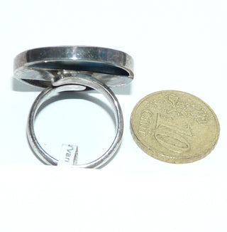 Einzelstück, Unikat-Ring "Eruption" aus 925 Silber mit einer flachen runden Platte aus Spider-Muschel, glatt in die silberne Fassung eingearbeitet, leuchtend türkisblau mit beigen Einschlüssen, Ringweite verstellbar ca. 57 -	Unikate und Pretiosen nur erhältlich im Onlineshop der Goldschmiede Danilo!
