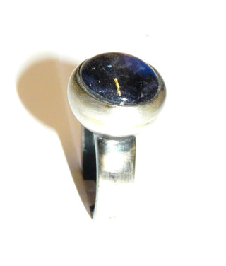 rundes Einzelstück, Handarbeit, Ring aus massiv 925 Silber in den Tiefen geschwärzt, seidenmatt mit einem dunkel burgund, runden Sternrubin als Cabochon, schön strahlender Stern, eingefaßt in einer halbrunden Schale, Durchmesser ca. 17,8 mm, Ringweite 53 - Handgefertigtes Unikat! Nur im Onlineshop von Juwelier & Goldschmiede Danilo!