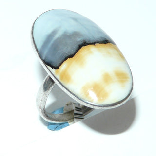 Einzelstück, Unikat-Ring "Nautilus" aus 925 Silber mit einer langovalen Nautilus-Muschel, blaugrau schillernder Perlmutt-Himmel + sandbraune Matrix der Muschel als Strand, Ringweite verstellbar ca. 61 -	Unikatschmuck nur erhältlich im Onlineshop von Juwelier & Goldschmiede Danilo! 