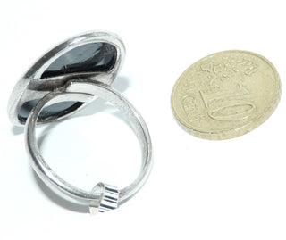 Einzelstück, Unikat-Ring "Nautilus" aus 925 Silber mit einer langovalen Nautilus-Muschel, blau-grau schillernder Perlmutt-Himmel + sandbraune Matrix der Muschel als Strand, Ringweite verstellbar, da unten offen, momentane Ringweite ca. 61 - 	Unikatschmuck nur erhältlich im Onlineshop von Juwelier & Goldschmiede Danilo! 