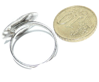 Einzelstück, Unikat-Ring "Shiva-Spirale" aus 925 Silber, Shivas Eye, weiße Shiva-Muschel als flacher runder Cabochon, glatt in die silberne Fassung eingearbeitet, Ringweite verstellbar ca. 57 -	Unikate und Pretiosen nur erhältlich im Onlineshop der Goldschmiede Danilo!
