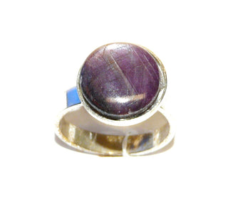 schlichtes Einzelstück, Unikat-Ring aus 925 Silber mit einem burgunderfarbenen / lila, natürlich schillernden, runden Sternrubin im Cabochon-Schliff, Durchmesser ca. 14,4 mm, Ringweite 56,5. Dazu passt An 0086 + 0083 - Einzelstücke nur erhältlich bei www.danilogold-shop.de