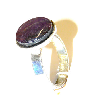 schlichtes Einzelstück, Unikat-Ring aus 925 Silber mit einem burgunderfarbenen / lila, natürlich schillernden, runden Sternrubin im Cabochon-Schliff, Durchmesser ca. 14,4 mm, Ringweite 56,5. Dazu passt An 0086 + 0083 - Einzelstücke nur erhältlich bei www.danilogold-shop.de