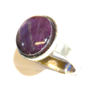 schlichtes Einzelstück, Unikat-Ring aus 925 Silber mit einem burgunderfarbenen / lila, natürlich schillernden, runden Sternrubin im Cabochon-Schliff, Durchmesser ca. 14,4 mm, Ringweite 56,5. Dazu passt An 0086 + 0083 - Einzelstücke nur erhältlich bei www.danilogold-shop.de