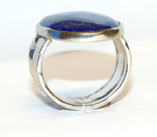 Handarbeit, Einzelstück, Statement-Ring aus 925 Silber mit großem ovalen Lapislazuli im Cabochon-Schliff, gekehlte + gehämmerte Schiene, ca. 35,9 mm x 24 mm, Ringweite 65,5 - Handgefertigter Schmuck nur erhältlich bei www.danilogold-shop.de 