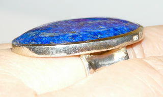 Handarbeit, Einzelstück, Statement-Ring aus 925 Silber mit großem ovalen Lapislazuli im Cabochon-Schliff, gekehlte + gehämmerte Schiene, ca. 35,9 mm x 24 mm, Ringweite 65,5 - Handgefertigter Schmuck nur erhältlich bei www.danilogold-shop.de 