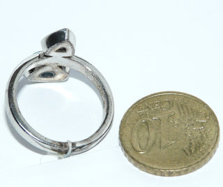 Handgefertigtes Einzelstück, Unikat-Ring aus 925 Silber mit einem intensiv blauen Topas-Cabochon + einem hellblauen, funkelnd facettierten Triangel-Topas, poliert, Ringweite 57,5 -	Handgefertigtes Unikat! Nur im Onlineshop von Juwelier & Goldschmiede Danilo!