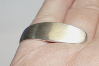 Einzelstück, Handarbeit, Ring aus 925 Silber, der über 2 Finger reicht, außergewöhnliche Form, massiv, seidenmatt, Ringweite 52-	Handgefertigter Schmuck nur erhältlich bei www.danilogold-shop.de 